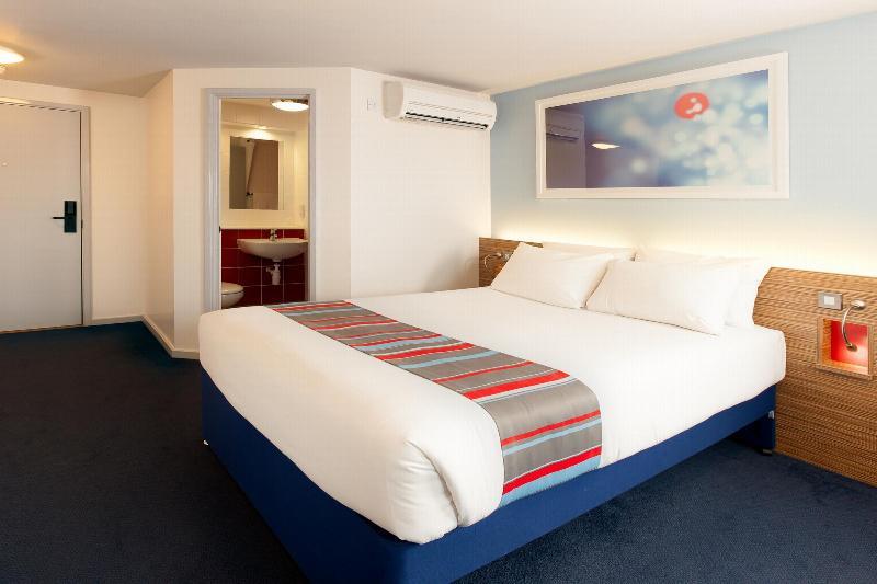 Travelodge Bedford Wyboston Экстерьер фото